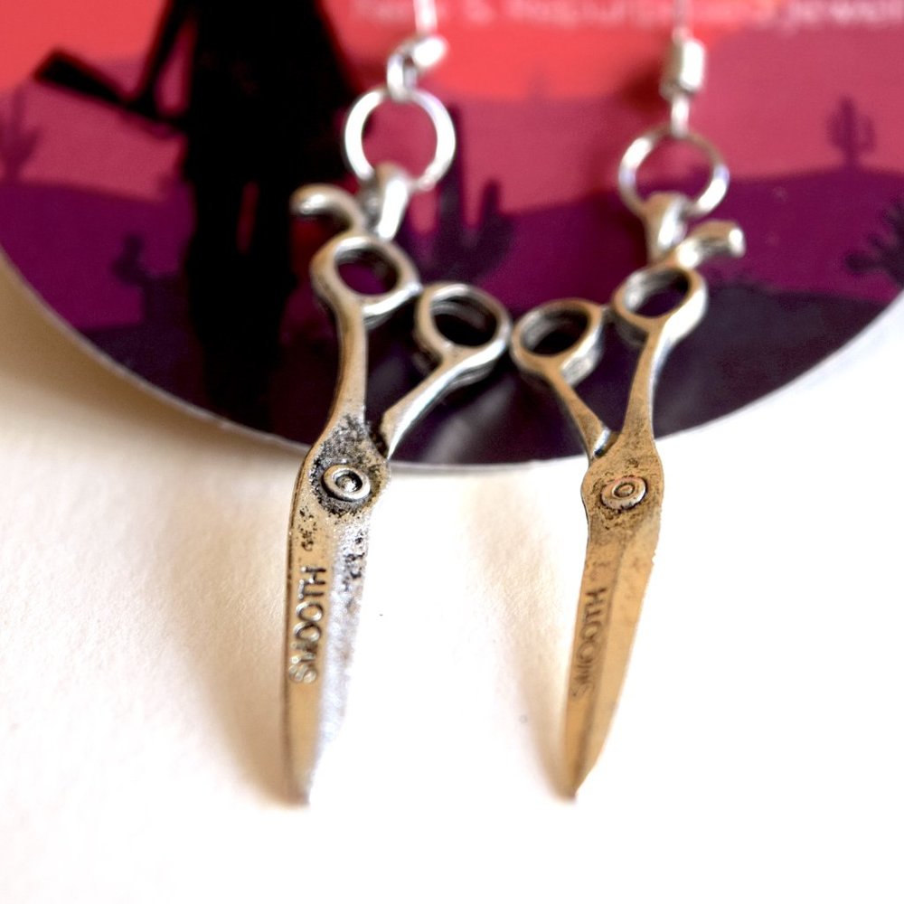 SUPER CUTE SCISSOR EARRINGS